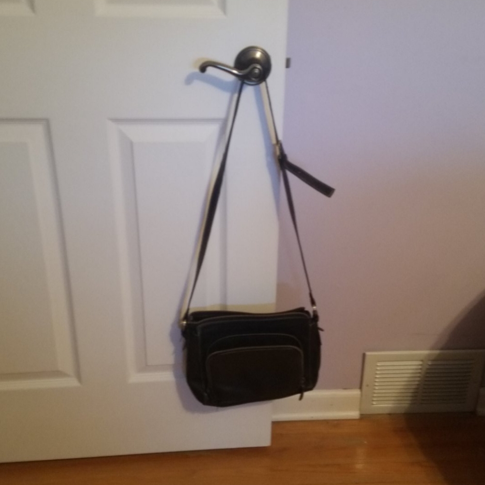 Cute medium sized black purse